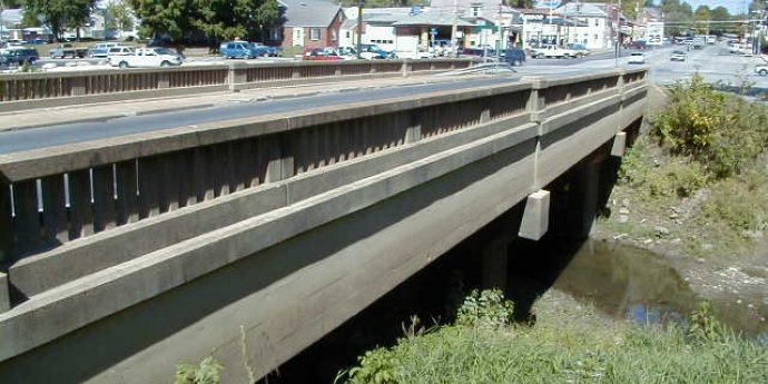 Image of the Route 19 bridge over Frene Creek in Hermann.