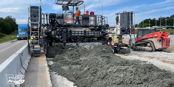 Concrete paving on I-44 in Phelps County