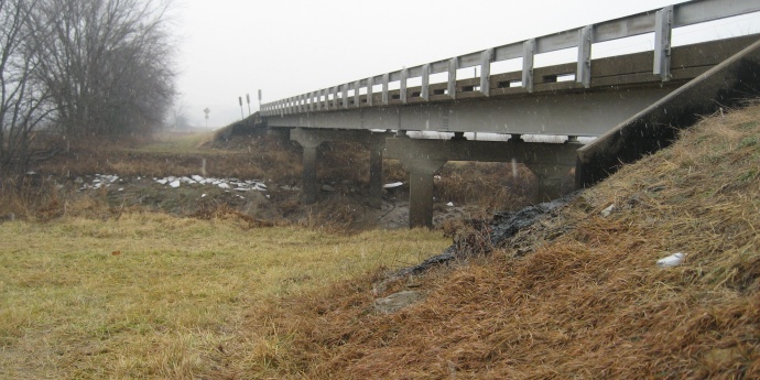 Sullivan County Route OO bridge over Locust Creek.