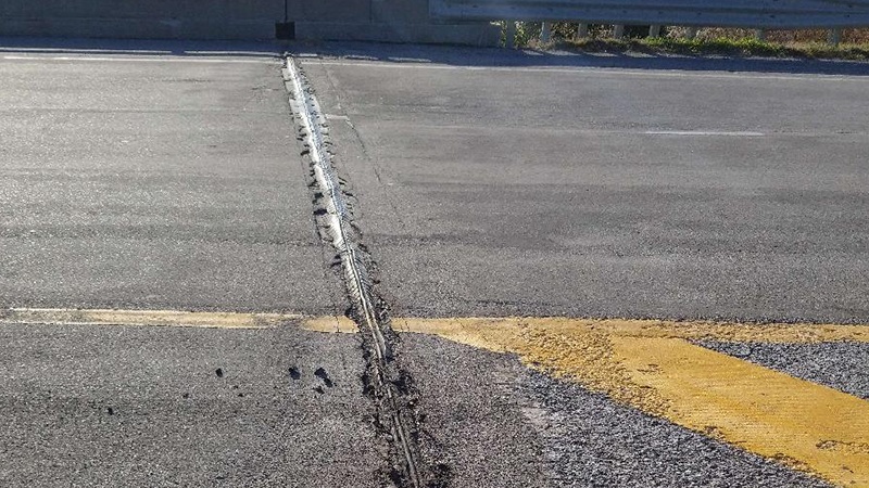 A view of the deteriorating expansion joint on the north end of the Carroll County US Rte 24 Bridge over OR 24 and BNSF RR 2947 