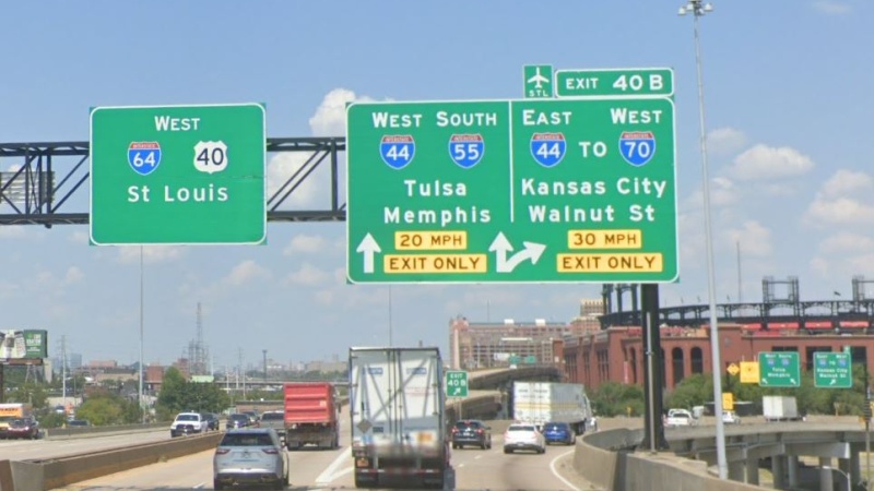 I-64 signs at the Poplar Street Bridge