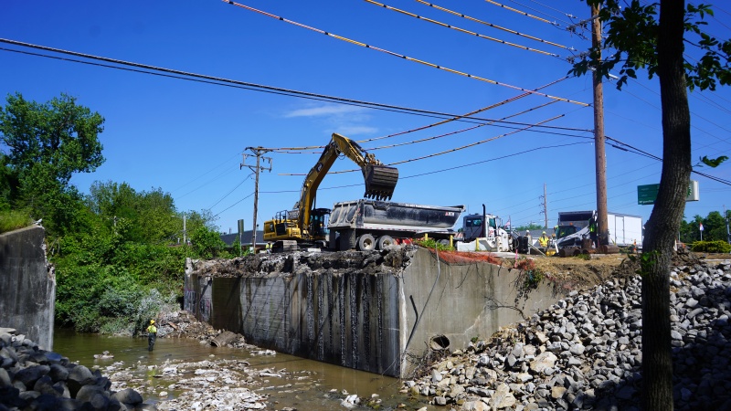 Demolition of Lindbergh bridge over Deer Creek